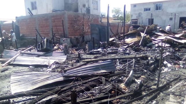 cinco familias de la plata quedaron en la calle tras un devastador incendio