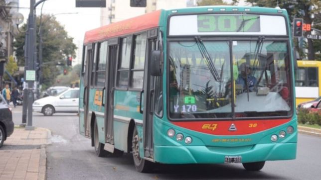 anunciaron un paro de micros en la plata tras un ataque a machetazos a dos choferes