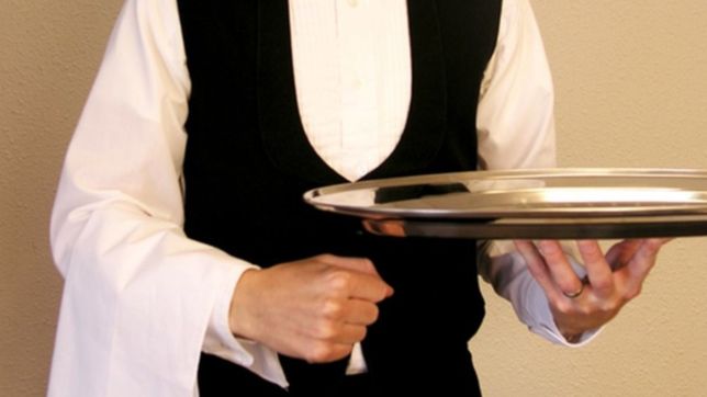 un platense ofrecio en facebook trabajo de mozo para un evento y su posteo exploto