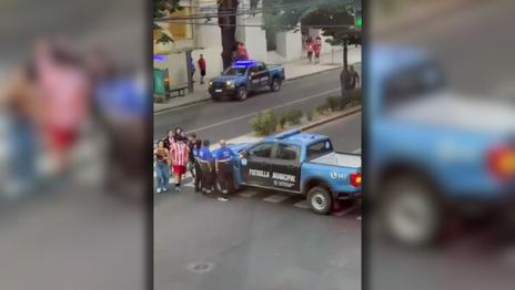 Corridas e incidentes en 7 y 50 entre hinchas de Gimnasia y Estudiantes tras el clásico platense Corridas e incidentes en 7 y 50 entre hinchas de Gimnasia y Estudiantes tras el clásico platense