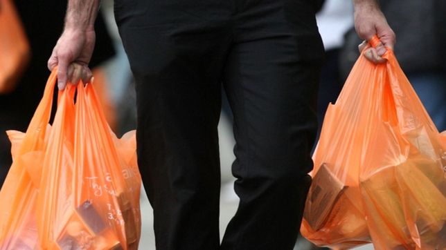 desde este martes, ya no se pueden usar bolsas de plastico en la plata