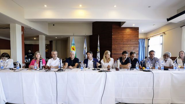 con la presencia de alak, intendentes aliados le pidieron a axel kicillof que desdoble las elecciones