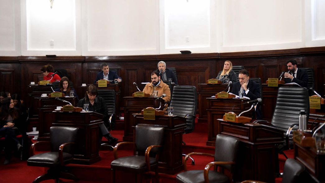 El Concejo vuelve a sesionar con el apagón y los comercios históricos como eje central