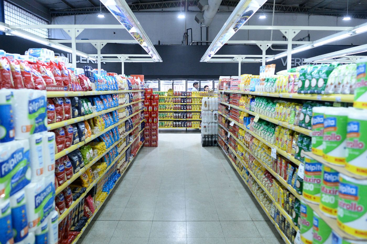 Reinauguración de supermercado El Nene góndolas inflación (19).jpeg