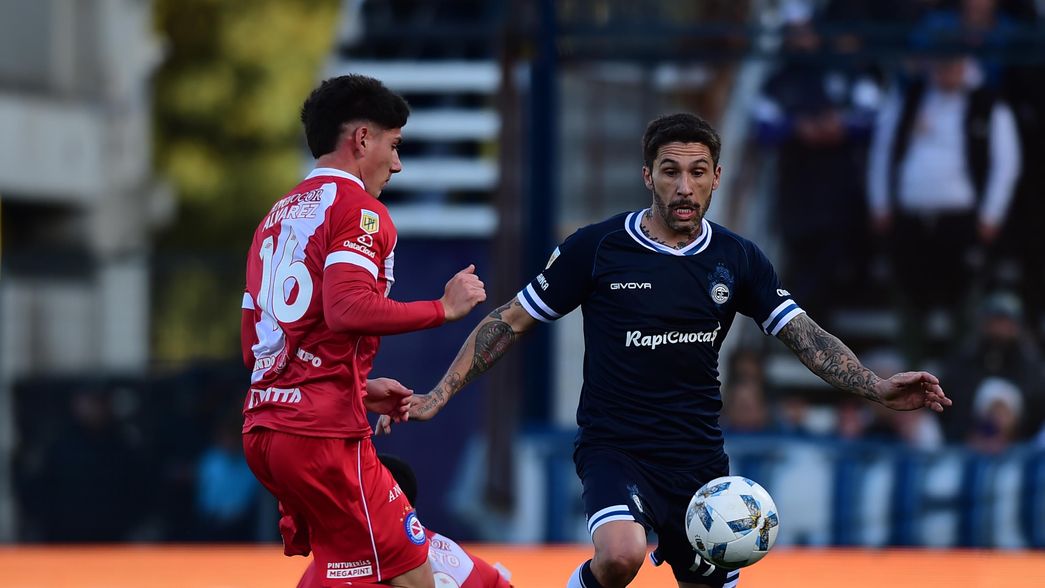 Lucas Castro se pierde el último partido del año y se viene la negociación por su futuro