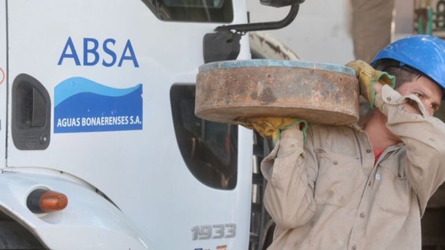 absa trabaja en una importante caneria y habra baja presion en un barrio de la plata
