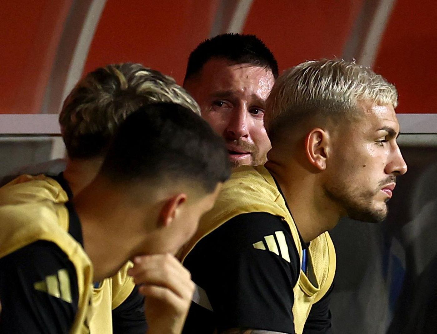 Lionel Messi llorando desconsolado Argentina Colombia (2).jfif