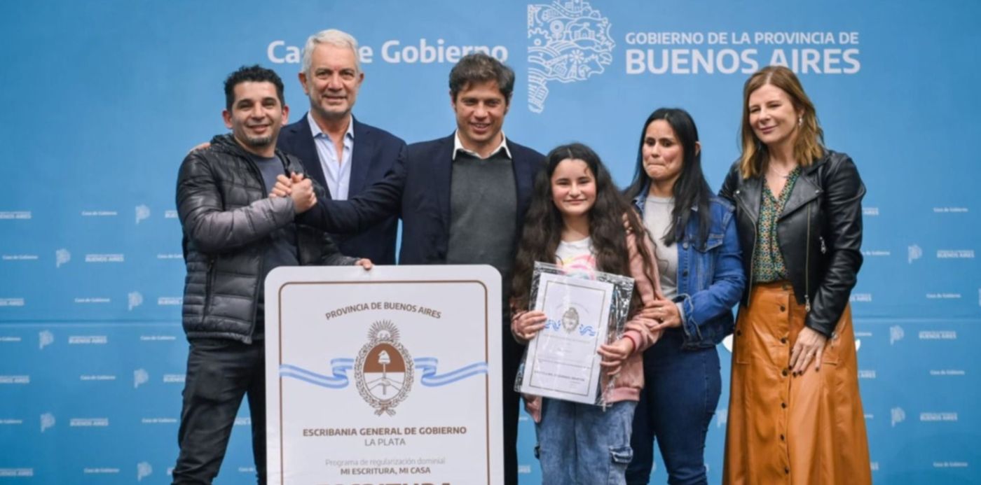 Entrega de escrituras Alak Kicillof