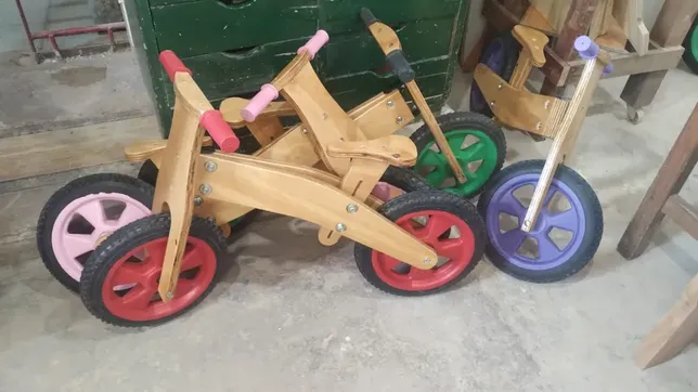 la plata: internos de un penal donaron bicicletas para ninos