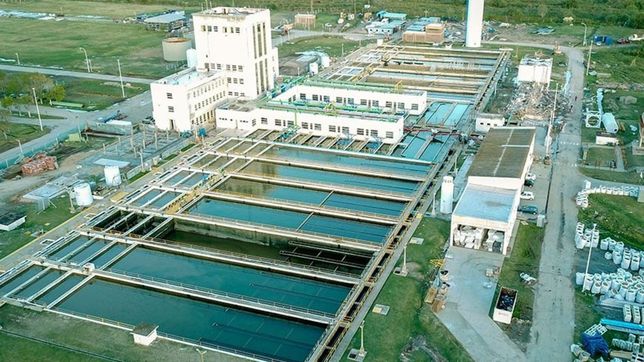 para mejorar el servicio de agua en la plata, absa planea construir una nueva planta potabilizadora