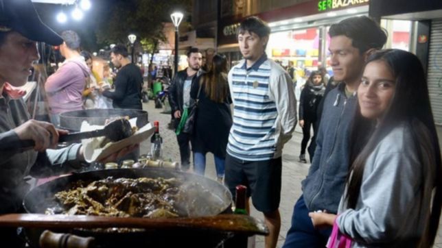 el centro comercial de calle 8 tuvo un sabado especial con un corredor gastronomico