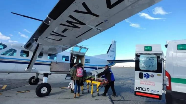 un vuelo sanitario desde misiones a la plata le salvo la vida a una mujer con botulismo y neumonia