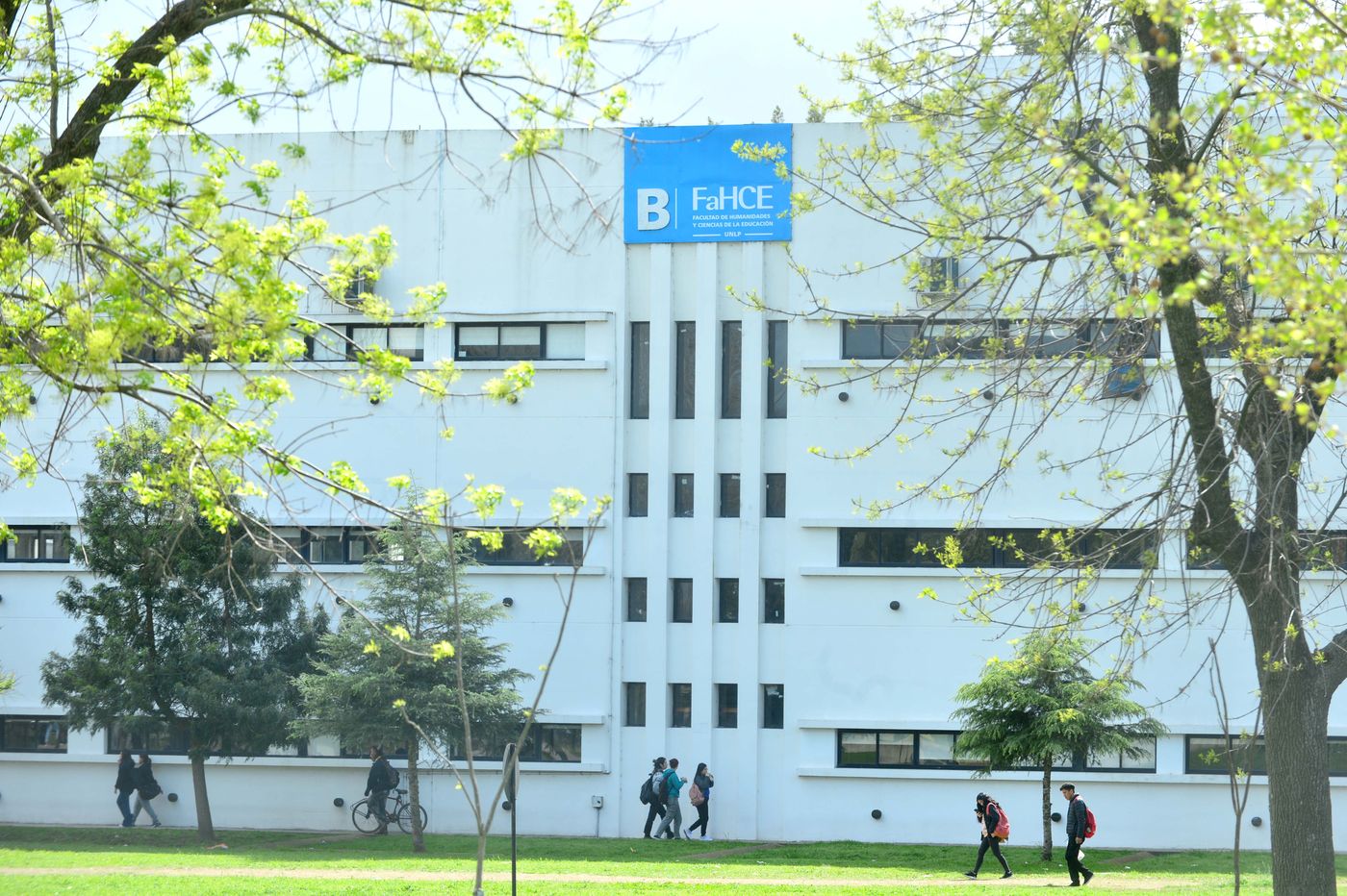 Muerto en la Facultad de Psicología (2).JPG