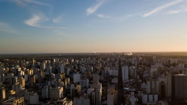 vuelve la inversion termica: ¿que es y por que causaria olor a podrido en la plata?