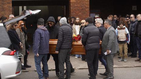 Familiares, amigos y artistas despidieron a Ernestina Pais con un conmovedor homenaje Familiares, amigos y artistas despidieron a Ernestina Pais con un conmovedor homenaje
