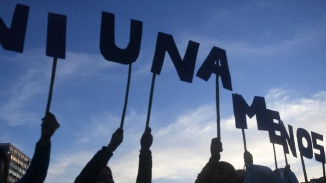 un hombre golpeo a su pareja e intento ahogarla en una zanja en san carlos