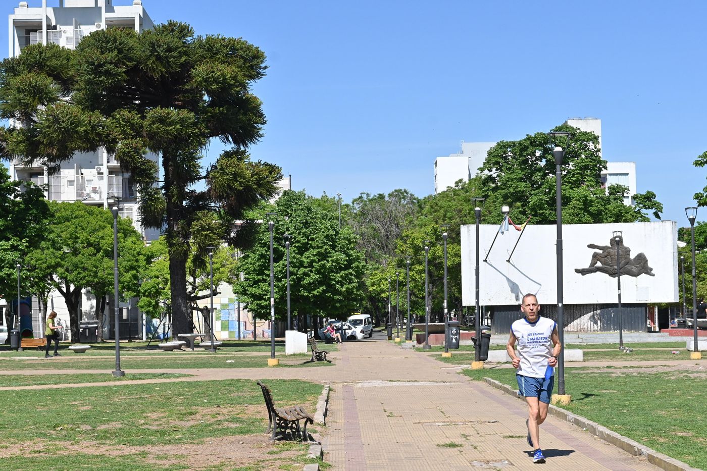 La Plaza España también será reformada, según le anticipó Alak al cónsul Ridao.