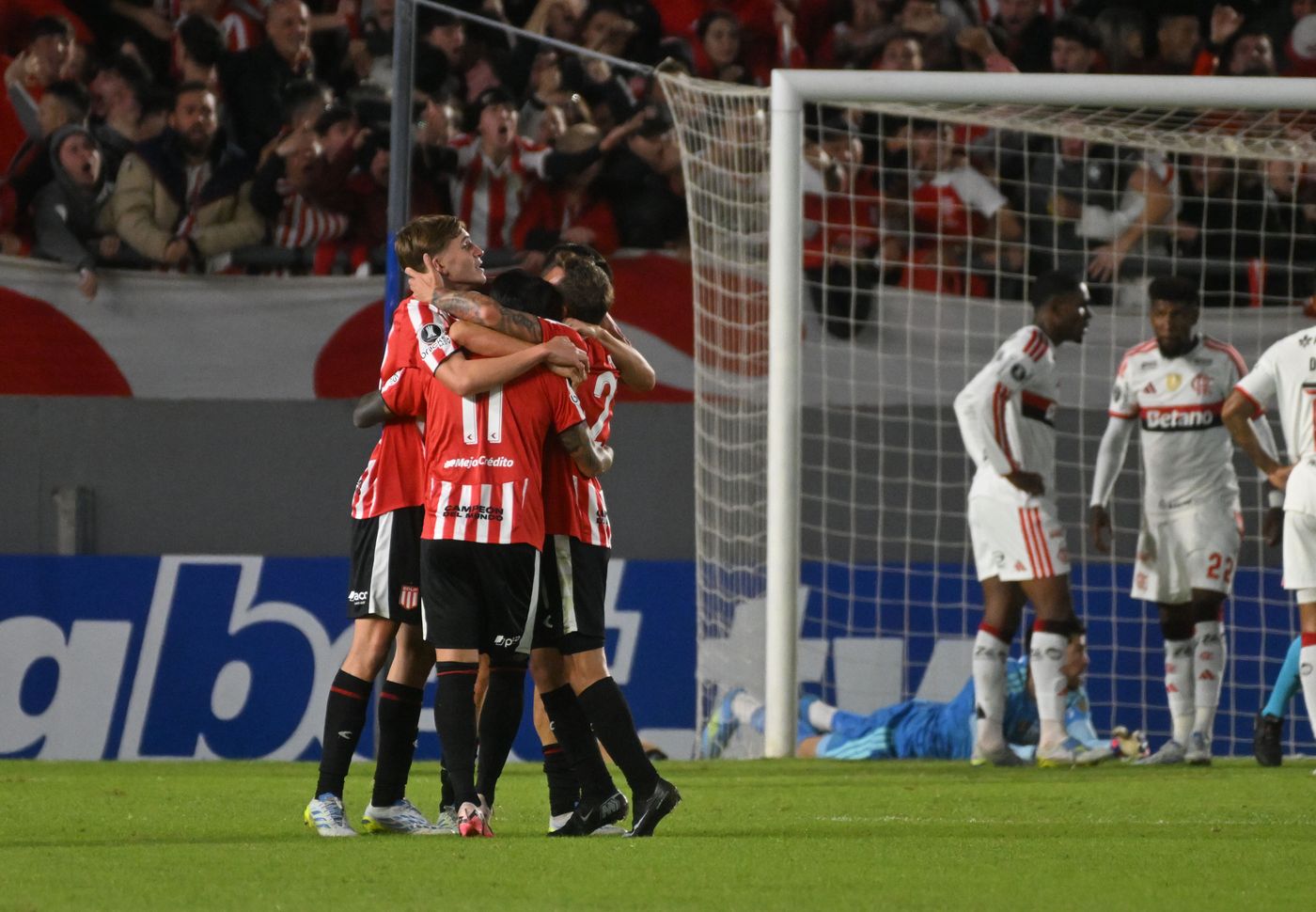 Estudiantes Flamengo gol festejo