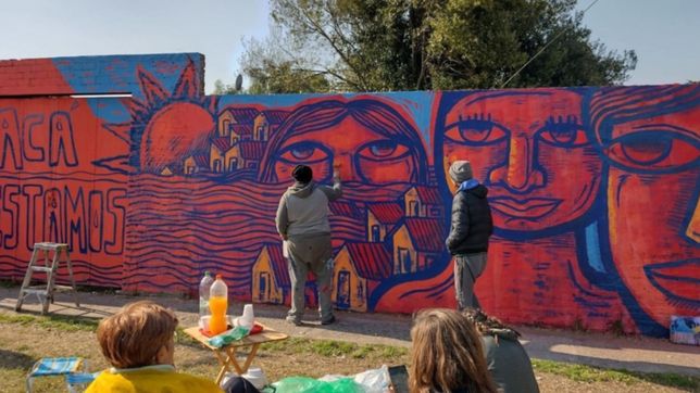 asambleistas de tolosa restauraron un emblematico mural que recuerda la tragica inundacion