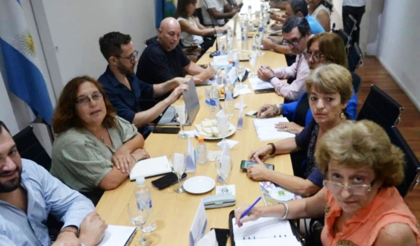 Los docentes se reunieron en paritarias después de los estatales y escucharon la misma oferta