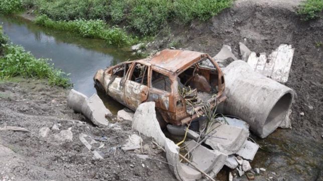 julio garro denuncio mas sabotajes: ahora tiraron un auto en un zanjon