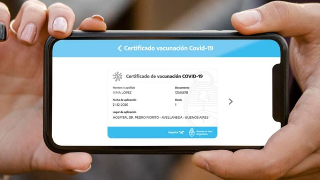analizan que el pase sanitario sea obligatorio para entrar al trabajo y viajar en micro