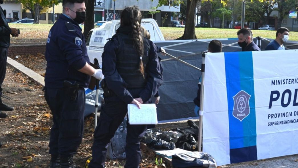 Hipótesis y misterio por la muerte del joven de 26 años que fue hallado en Plaza Güemes