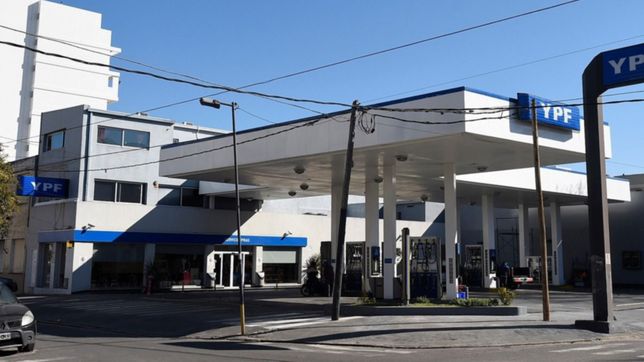 ypf se suma a shell y tambien aumenta el precio de sus combustibles