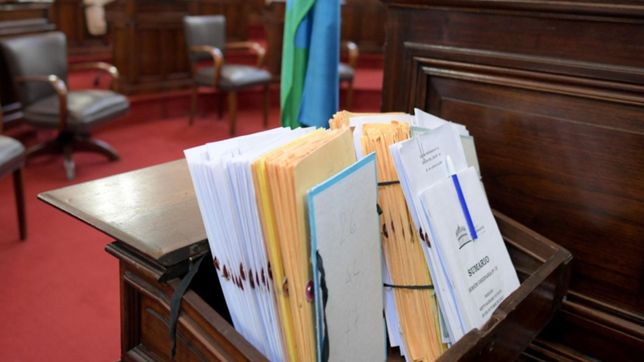 proponen relevar y analizar las ordenanzas y decretos que emitio la dictadura en la plata