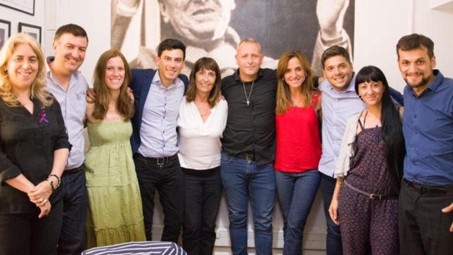 doce dirigentes platenses firmaron una solicitada de apoyo al gobierno