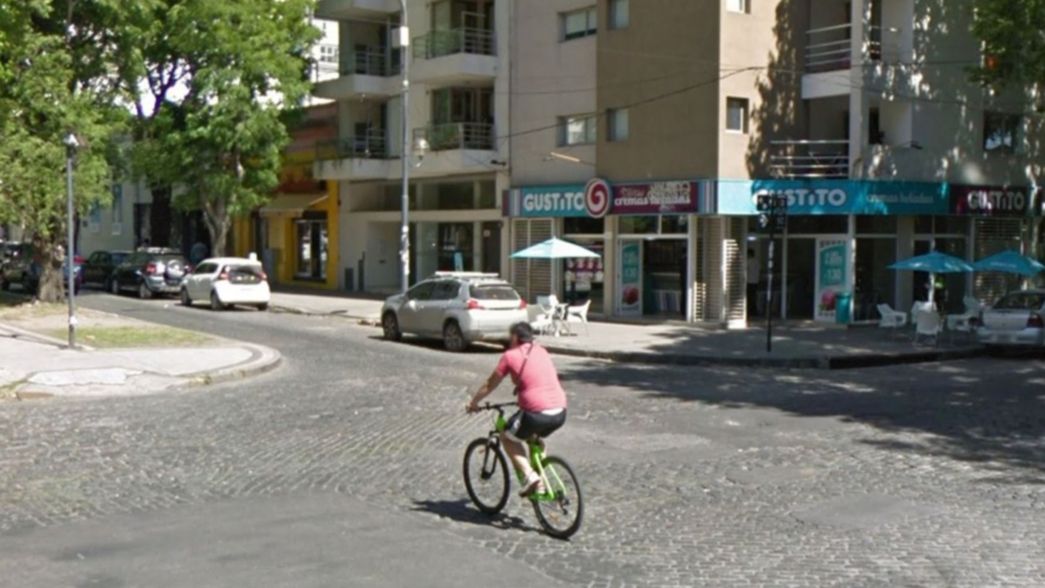 Diez chicos asaltaron una heladería de La Plata y el empleado piensa en renunciar