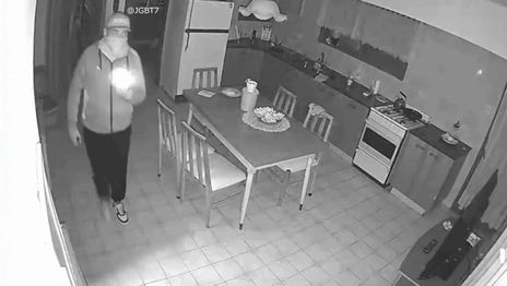 Ladrones asaltaron a una jubilada, la golpearon y antes de irse le dejaron $500 para la comida