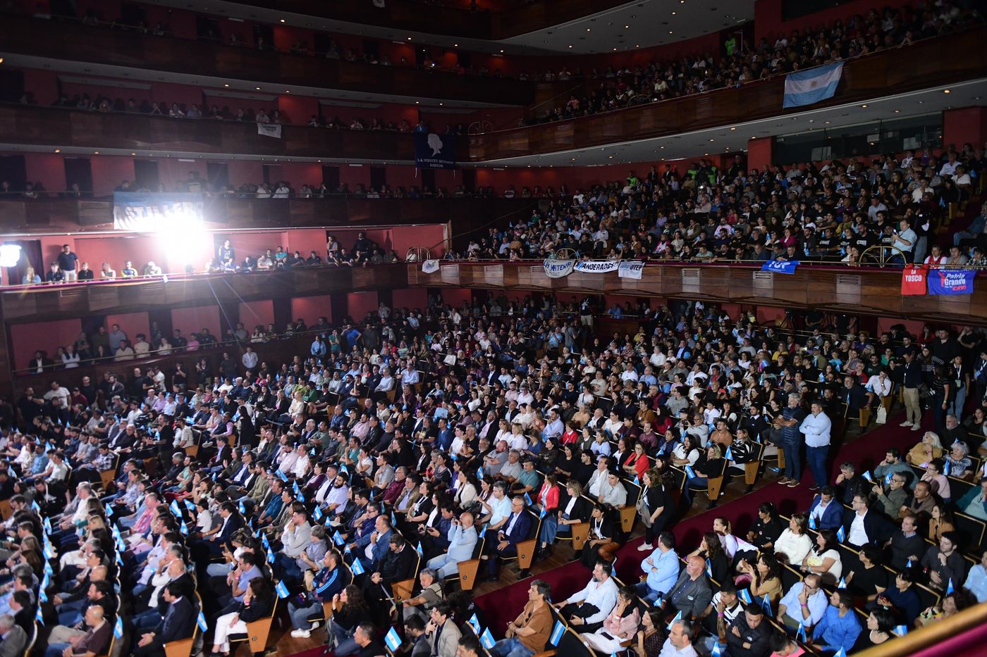 As&iacute; luc&iacute;a el Teatro Argentino durante el discurso del Gobernador