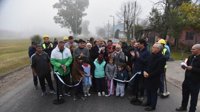 inauguaron obras de pavimento en una calle clave de arturo segui