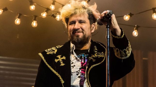 el espectacular recital de los decadentes, en fotos