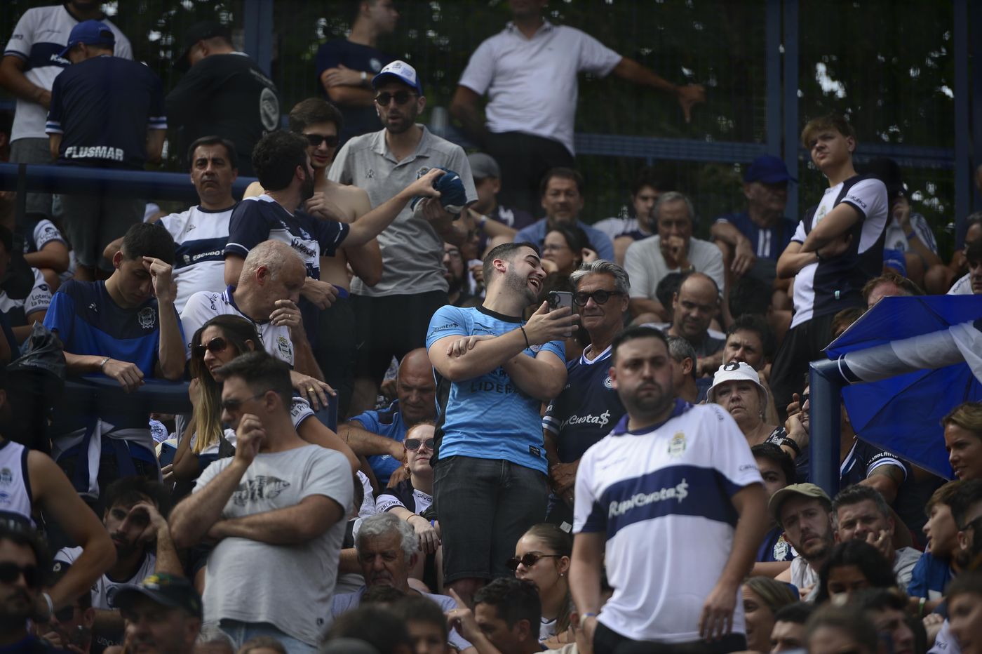 Gimnasia Estudiantes clásico hinchas 6