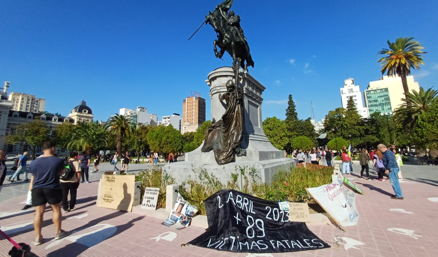 Acto de asambleas de inundados de La Plata.png