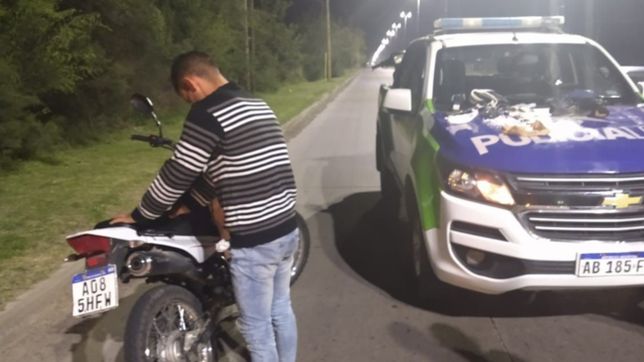 viajaba con 73 dosis de droga, trato de evitar un control y termino detenido