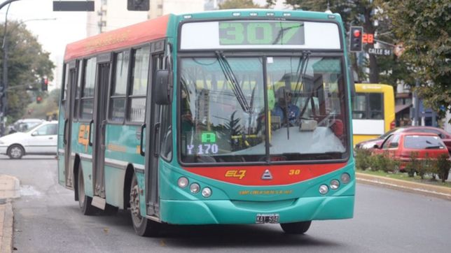 panico en un micro de la plata: amenazaron a un chofer con un cuchillo para robarle