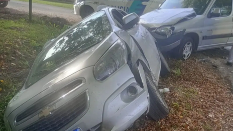 Un menor sin licencia chocó en La Plata y su padre quiso hacerse pasar por el conductor Un menor sin licencia chocó en La Plata y su padre quiso hacerse pasar por el conductor