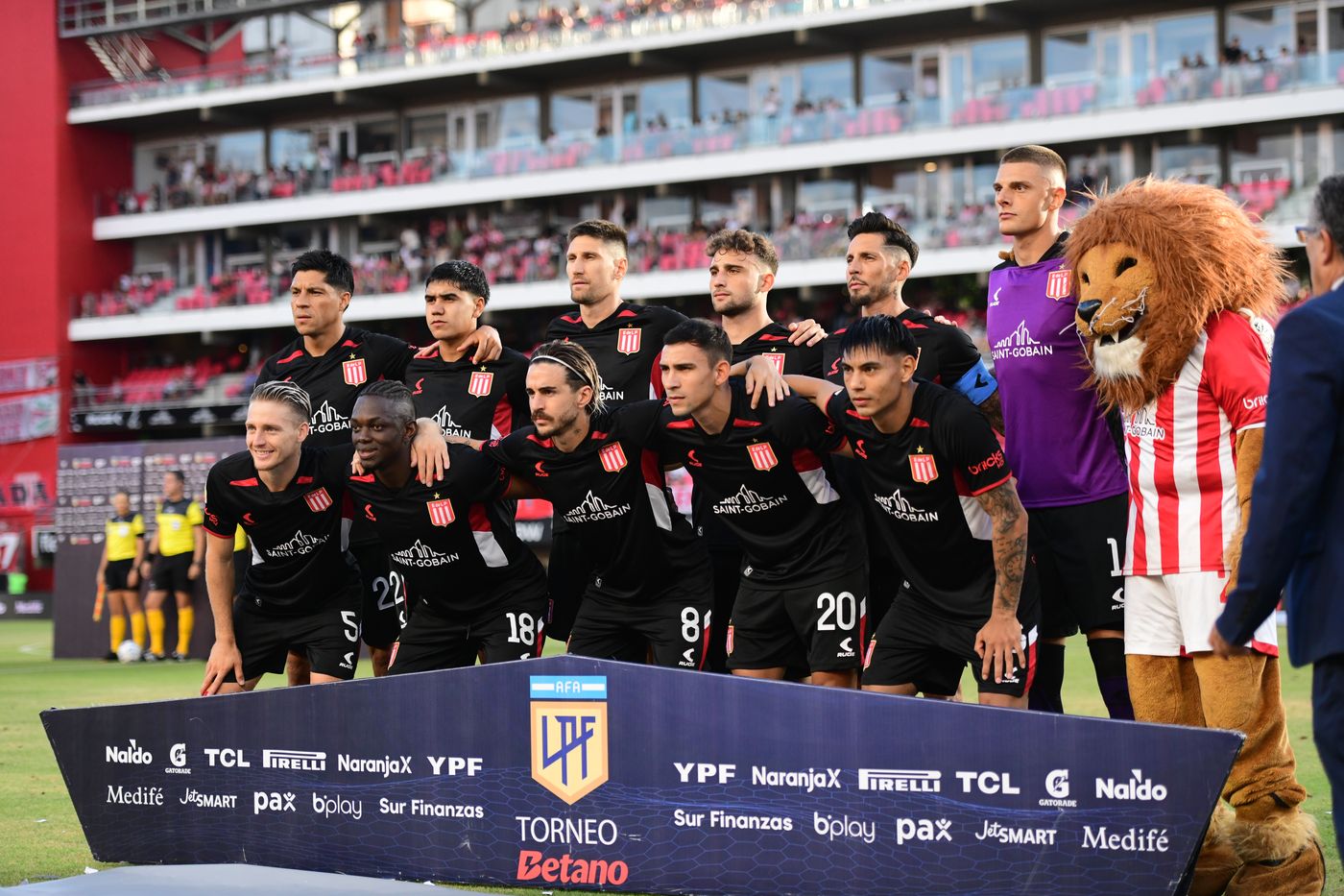 Estudiantes Argentinos Juniors (3) formación.JPG