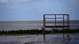 un hombre entro a nadar al rio de la plata y murio ahogado