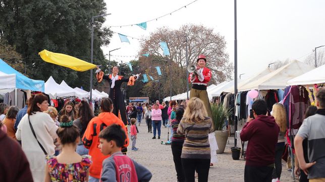 con mas de 200 puestos, este domingo vuelve a abrir el paseo de compras meridiano v