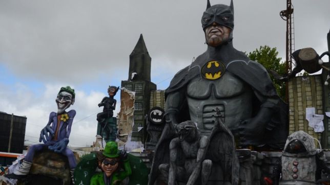 uno por uno, los requisitos para construir munecos de fin de ano