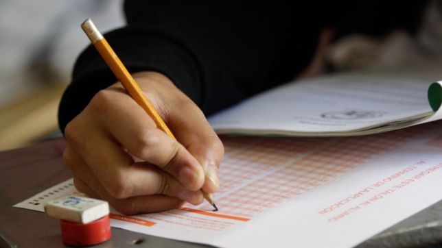 el gobierno insistira con el examen obligatorio al terminar el secundario y el arancelamiento universitario a los extranjeros