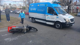 un repartidor de la plata termino herido tras un violento choque con una camioneta un repartidor de la plata termino herido tras un violento choque con una camioneta
