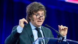 fuerte caida en la bolsa de buenos aires tras el escandalo por la promocion de $libra por parte de milei