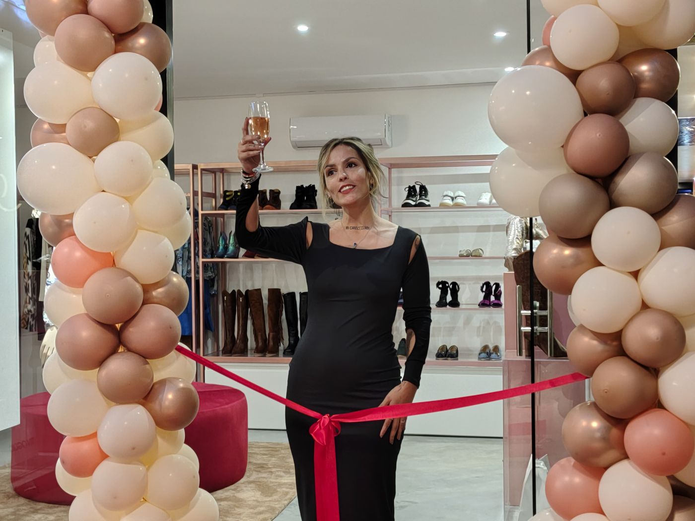 La directora creativa de la firma, Jacqueline Leoncini, encabez&oacute; la apertura del nuevo local boutique de la marca.
