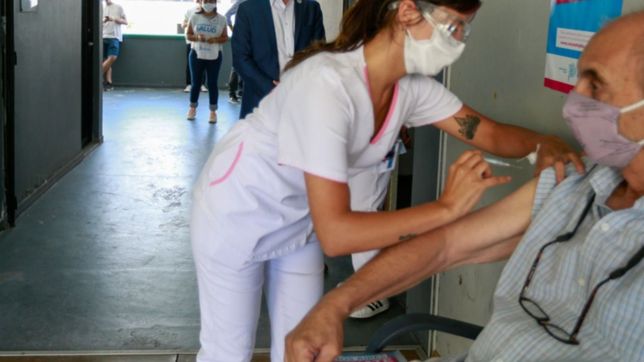 tenian turno para darse la segunda dosis de la sputnik v en la plata pero no habia vacunas