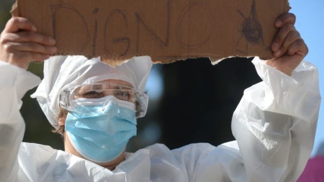 ¿por que los medicos platenses suspendieron la atencion y que dice ioma?